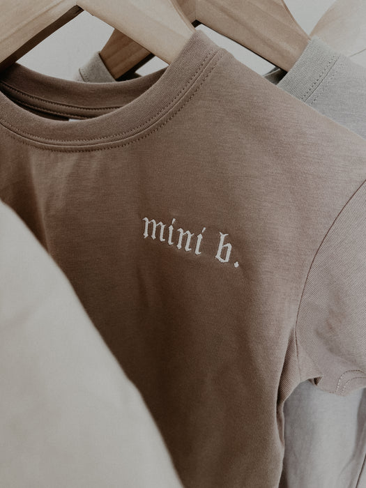 MINI B TEE - COFFEE